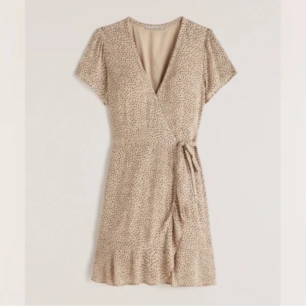 Abercrombie & Fitch Tan Polka Dot Mini
Wrap Dress